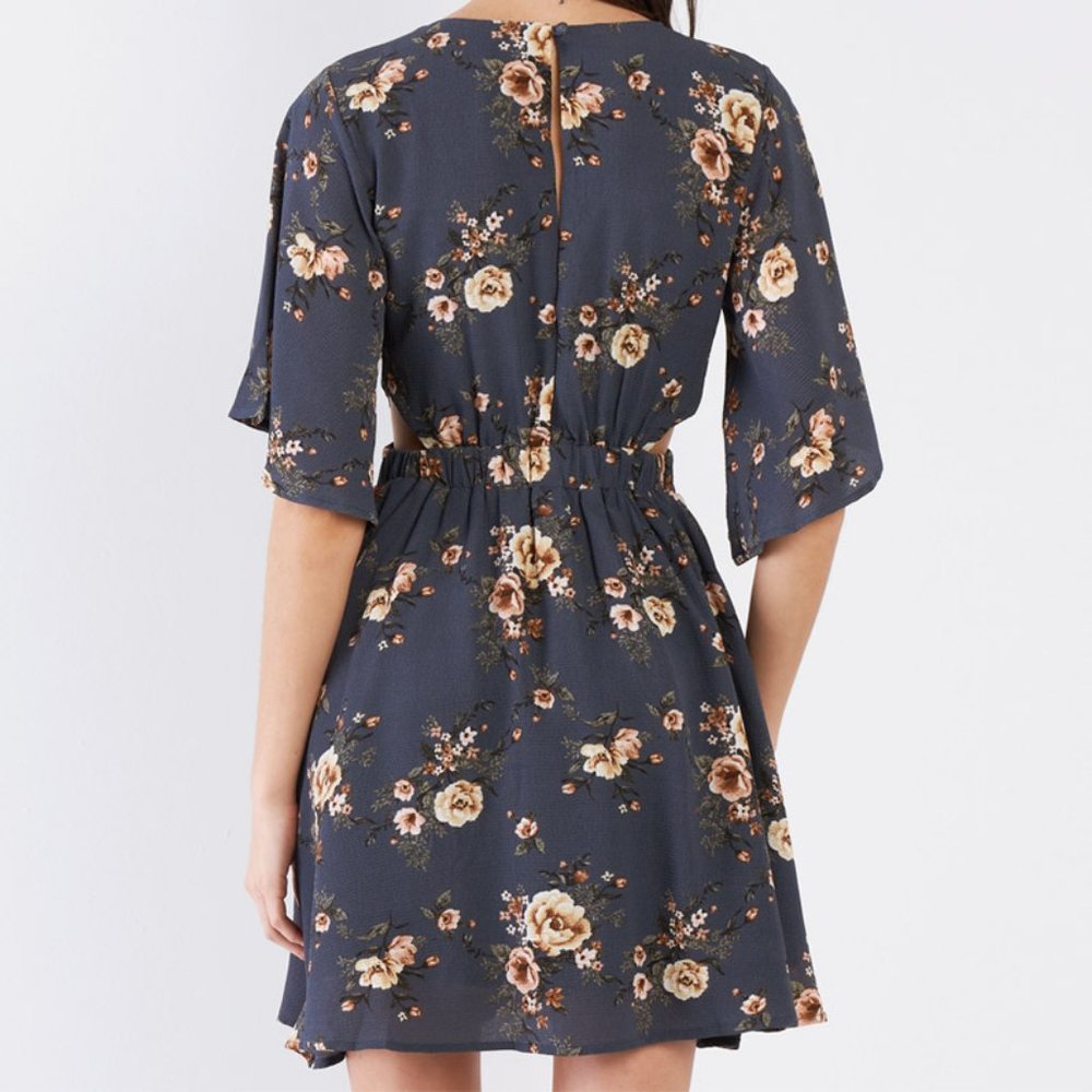 Blue Floral V Neck Kimono Sleeves Fit Flare Dress - Picture 5 of 8